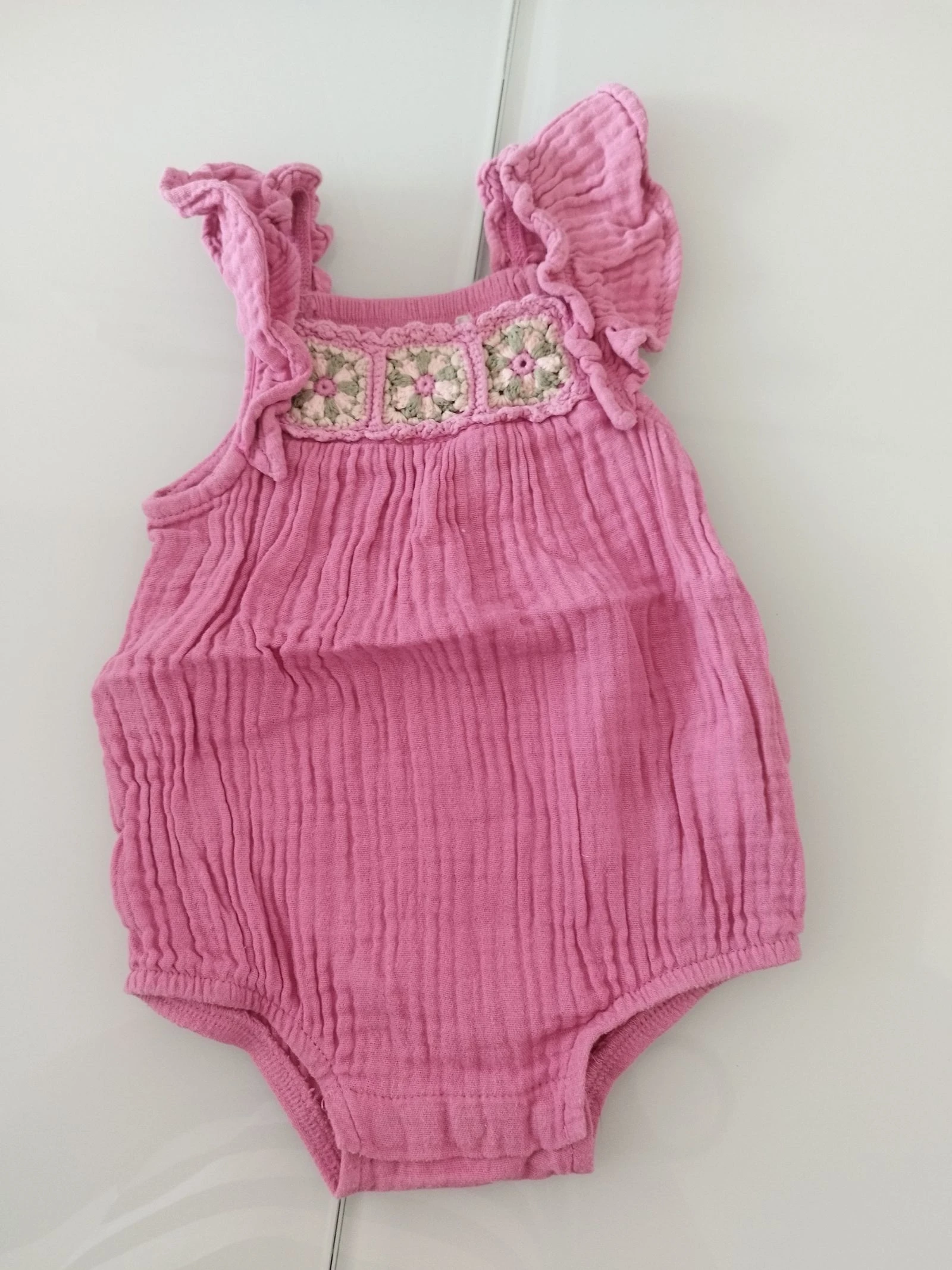 Ranita de bebe rosa con flores 3-6 meses zara